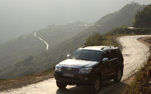 Kinh nghiệm lái xe lên dốc, xuống dốc an toàn - ảnh 1