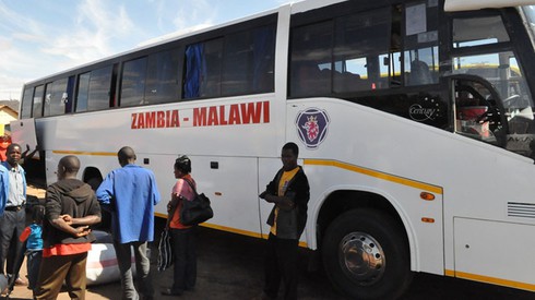 Ly kỳ như đi xe khách đường dài ở châu Phi - ảnh 2