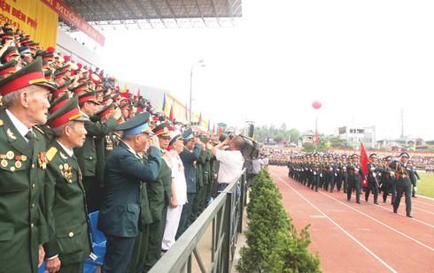 Diễu binh, diễu hành kỷ niệm 60 năm chiến thắng Điện Biên Phủ - ảnh 5