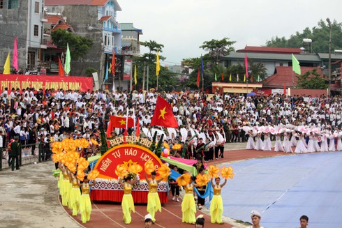 Diễu binh, diễu hành kỷ niệm 60 năm chiến thắng Điện Biên Phủ - ảnh 7