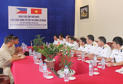 Video hải quân Việt Nam và Philippines giao lưu trên đảo Song Tử Tây - ảnh 4