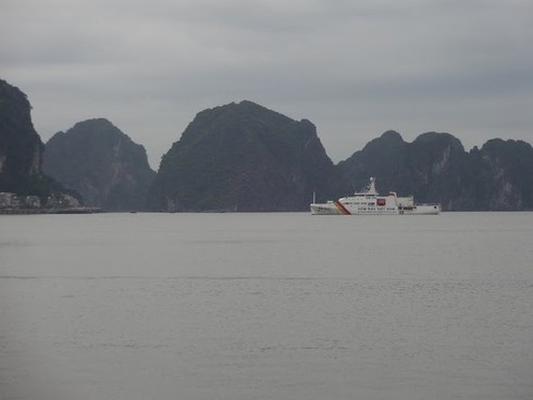 Tàu Kiểm ngư 781 chạy thử nghiệm trên vịnh Hạ Long - ảnh 2