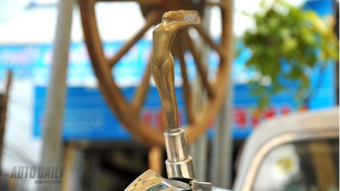 Ngắm ô tô cổ của Heri Trần tại Classic Car ở Hà Nội - ảnh 10