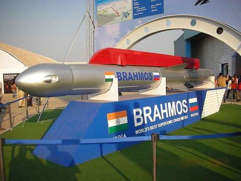 Ấn Độ muốn bán chiến đấu cơ Tejas và tên lửa Brahmos cho Việt Nam? - ảnh 1