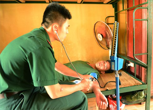 Hình ảnh mới nhất tân binh quân đội VN ngày đầu về đơn vị - ảnh 4