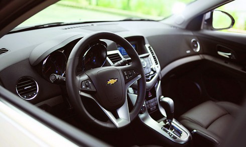 Chevorlet Cruze 2014 vào cuộc đua với Toyota Altis - ảnh 3
