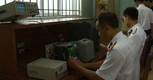 Thăm nơi sửa chữa ngư lôi, tên lửa của Hải quân Việt Nam - ảnh 5