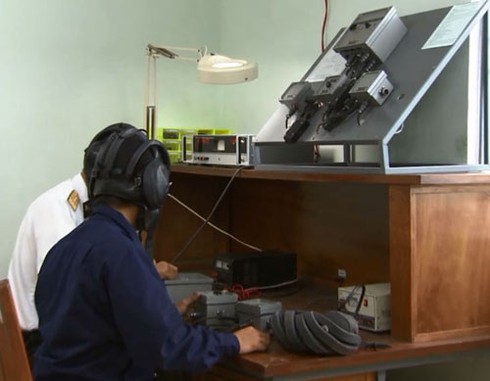 Thăm nơi sửa chữa ngư lôi, tên lửa của Hải quân Việt Nam - ảnh 6