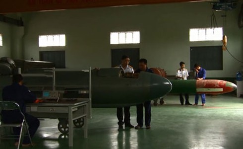 Thăm nơi sửa chữa ngư lôi, tên lửa của Hải quân Việt Nam - ảnh 3