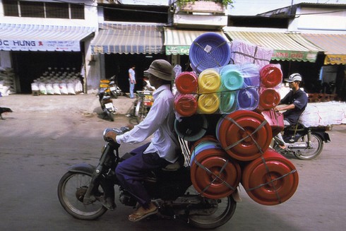 Ống kính nước ngoài kinh ngạc với xe quá tải, quá khổ ở Việt Nam - ảnh 23