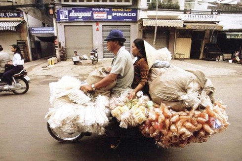 Ống kính nước ngoài kinh ngạc với xe quá tải, quá khổ ở Việt Nam - ảnh 20