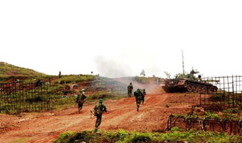 Tiêm kích SU-30MK2 diễn tập thực binh hiệp đồng tác chiến quy mô lớn - ảnh 2