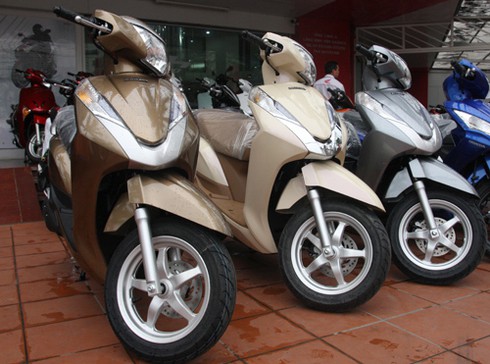 Sốt ruột với giá xe Honda Lead tăng cao đột biến - ảnh 1