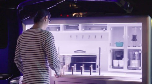 Nissan ra xe 'tự sướng' nướng thịt, karaoke, đuổi muỗi, camera bay... - ảnh 4