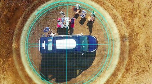 Nissan ra xe 'tự sướng' nướng thịt, karaoke, đuổi muỗi, camera bay... - ảnh 5