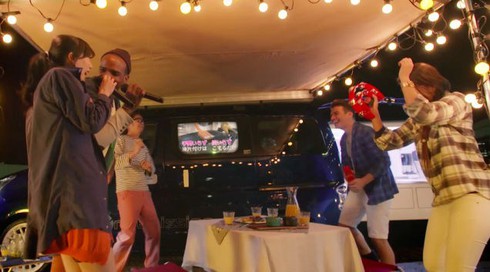 Nissan ra xe 'tự sướng' nướng thịt, karaoke, đuổi muỗi, camera bay... - ảnh 7