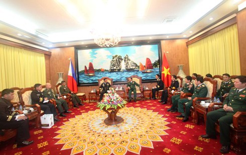 Tư lệnh Hải quân Philippin thăm Việt Nam bày tỏ tình đoàn kết vì hòa bình - ảnh 3