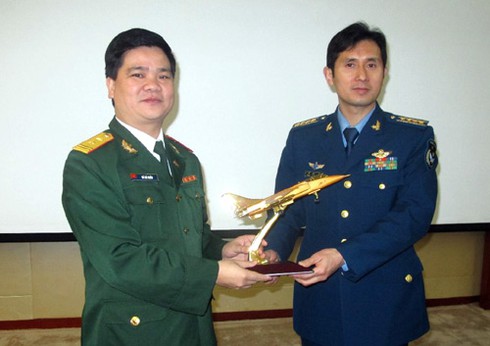 Sĩ quan trẻ VN thăm lực lượng tăng thiết giáp, không quân TQ - ảnh 8
