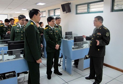 Sĩ quan trẻ VN thăm lực lượng tăng thiết giáp, không quân TQ - ảnh 12