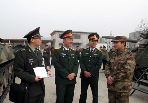 Sĩ quan trẻ VN thăm lực lượng tăng thiết giáp, không quân TQ - ảnh 6