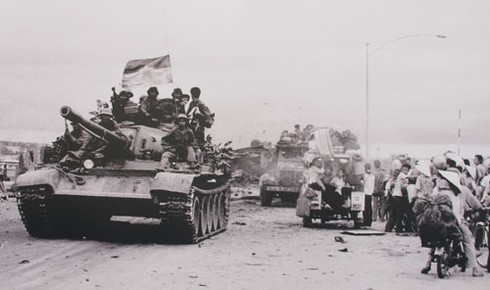 100 bức ảnh “Đường xuân chiến dịch 1975” tái hiện chiến thắng 30/4 - ảnh 2