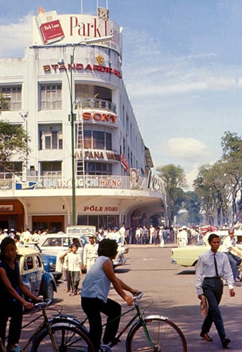 Hình ảnh xe cộ trên đường phố Sài Gòn trước 30/4/1975 - ảnh 3