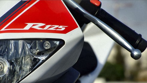 Những chữ cái “R”, “CBR”,