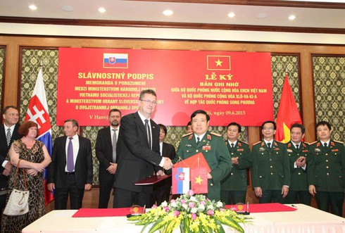 Việt Nam và Xlô-va-ki-a ký Bản ghi nhớ về hợp tác quốc phòng song phương - ảnh 4