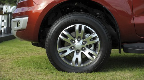 Ford Everest 2015 ra mắt tại Thái Lan giá bán từ 840 triệu đồng - ảnh 8