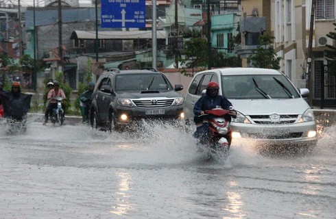Những điều cần nhớ khi lái ô tô ở khu vực ngập nước - ảnh 1