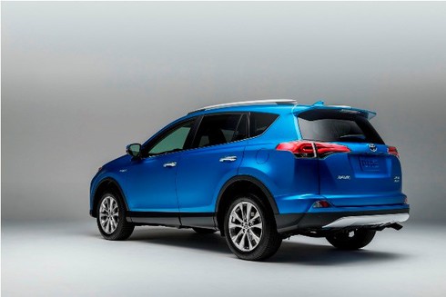 Xe Toyota RAV4 2016 đầu tiên về VN giá 1,8 tỷ đồng - ảnh 1