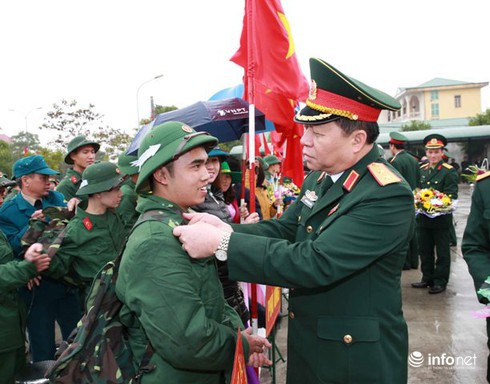 Hình ảnh các tân binh Quân khu 3 và Hà Nội lên đường nhập ngũ - ảnh 1