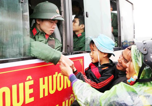 Hình ảnh các tân binh Quân khu 3 và Hà Nội lên đường nhập ngũ - ảnh 9