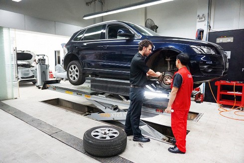 Audi cử chuyên gia quốc tế tới bảo dưỡng xe cho khách Việt - ảnh 1