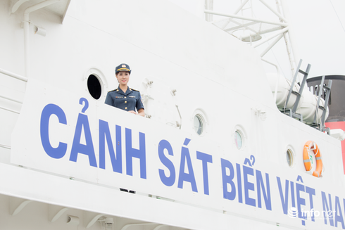 [Ảnh] Quân phục cảnh sát biển Việt Nam 'mềm mại' trên vóc dáng người mẫu - ảnh 15