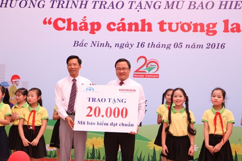 Honda Việt Nam sẽ tặng 20.000 mũ bảo hiểm cho thanh thiếu niên - ảnh 4