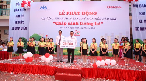 Honda Việt Nam sẽ tặng 20.000 mũ bảo hiểm cho thanh thiếu niên - ảnh 1