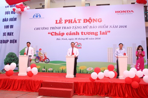 Honda Việt Nam sẽ tặng 20.000 mũ bảo hiểm cho thanh thiếu niên - ảnh 3