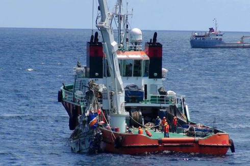 Tìm thấy thêm thi thể phi hành đoàn và trục vớt các bộ phận máy bay CASA 8983 - ảnh 3