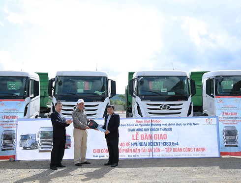 Nam Việt Motor bàn giao 40 xe Hyundai Xcient cho Tập đoàn Công Thanh - ảnh 1