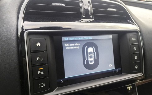 Nửa ngày cầm lái xe sang Jaguar XE - ảnh 4