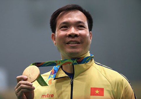 Bộ trưởng Bộ Quốc phòng gửi thư khen Đại tá Hoàng Xuân Vinh giành HCV Olympic - ảnh 1
