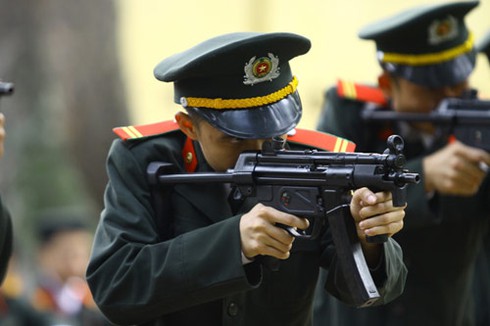 Các loại súng trang bị cho an ninh, cảnh sát cơ động Việt Nam - ảnh 2