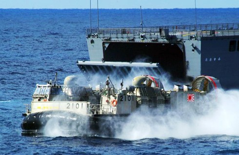 Tàu đổ bộ xe tăng Osumi Nhật Bản -