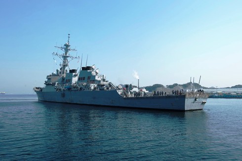 Khám phá sức mạnh khu trục hạm USS John S. McCain đang thăm Đà Nẵng - ảnh 1