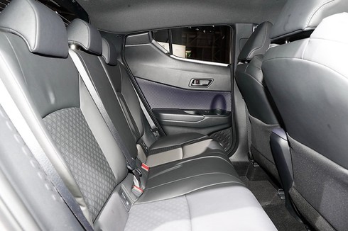 Toyota C-HR chính thức ra mắt, thách đấu Mazda CX-3 - ảnh 7