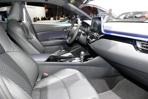Toyota C-HR chính thức ra mắt, thách đấu Mazda CX-3 - ảnh 8