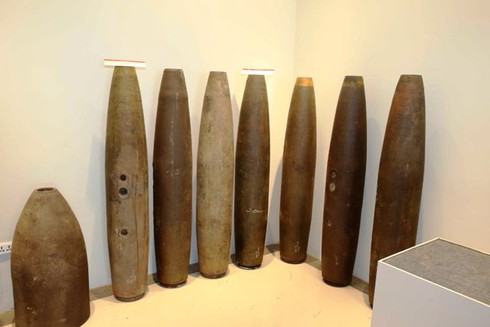 Cận cảnh các loại bom mìn trước Hội nghị