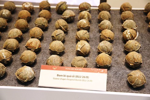Cận cảnh các loại bom mìn trước Hội nghị
