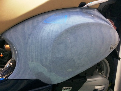 Biểu tượng Ý - Vespa Primavera biến thành đồ độc 'dát' vỏ trứng - ảnh 10